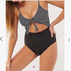 Cutout One Piece Swimsuit Bathing Suit Black White